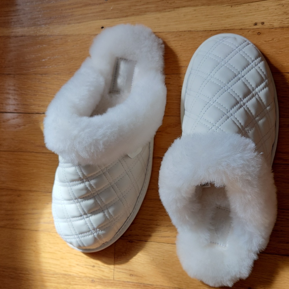 UGG Scuffette II Quilted in White, Women, Sz 9 - Picture 4 of 7